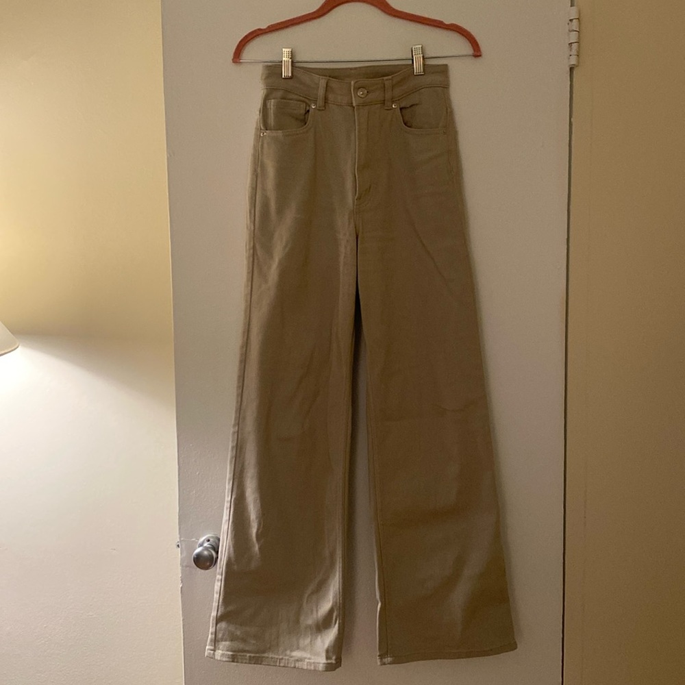 Beige pants!
